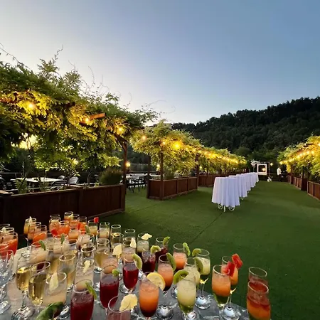 - Vellezerit Doka Hotel *